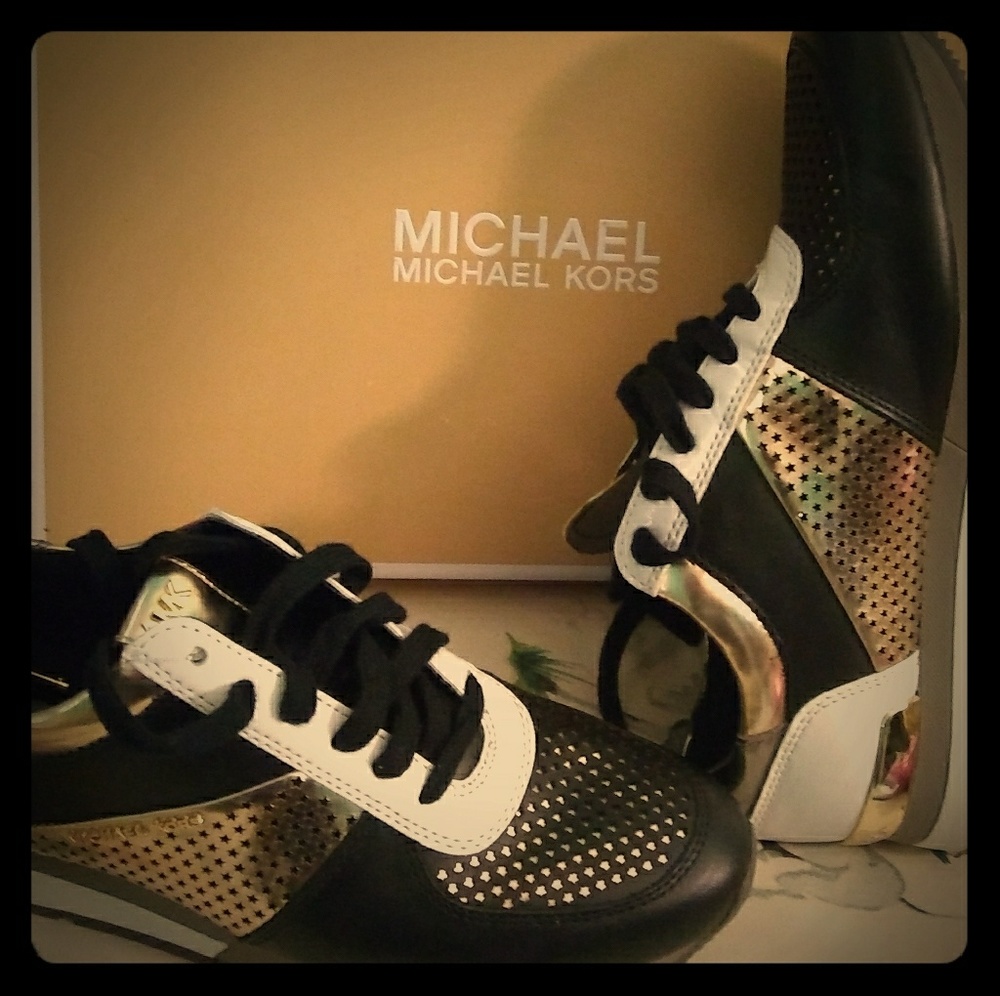Michael kors sneakers and belt set